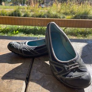 Teva flats- black/gray trim